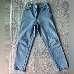 Vintage Levi’s 550 blue jeans (women)